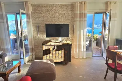 Image de Noble, spacieux appartement de 3 chambres avec vue sur le lac dans la vieille ville de Limone