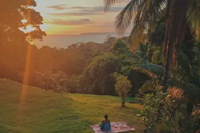 Image de Lodge dans forêt tropicale, vue imprenable sur Pacifique
