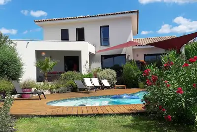Image de Villa moderne climatisée 145m², 4 chb piscine et jardin à 20' des plages
