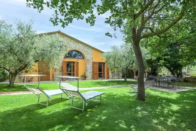 Image de Superbe maison à Magione avec WiFi