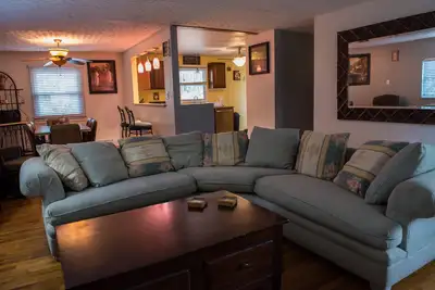 Image de Une maison familiale accueillante dans une communauté privée remplie d'agrément