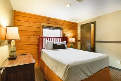 Image de Christmas Mountain Village ™ - Wisconsin Dells - 2 chambres à coucher en bois