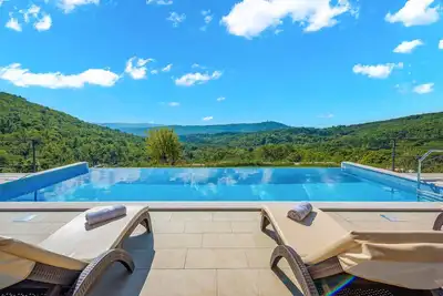 Image de Superbe maison à Labin avec WiFi