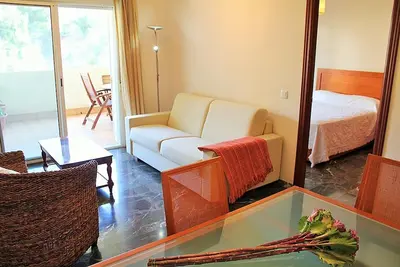 Image de Maison lumineuse pour 4 personnes située à 700 mètres de la plage avec piscine