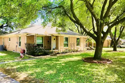 Image de ** 2 Chambres ** Serrure Codee ** Cowboys / SixFlags / 15 min pour les deux aéroports