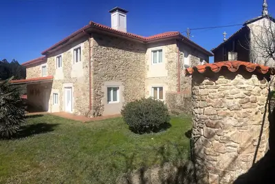 Maison restaurée, environnement Saint-Jacques-de-Compostelle