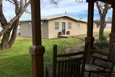 Image de 3/2. 5 maison pour 5 personnes confortablement!