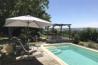 Image de Maison de campagne très appréciée au calme avec piscine privative