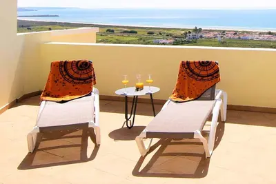 Image de Penthouse de luxe sur la plage avec les meilleures vues de Lagos et beaucoup d’espace