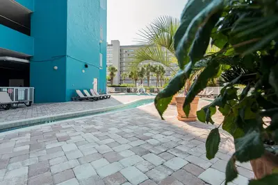 Image de Shore Crest Vacation Villas ™ I & Ii - Myrtle Beach - Une chambre à coucher avec vue sur la mer limitée