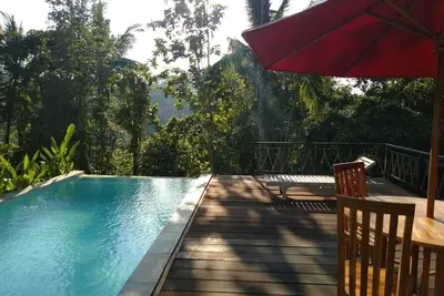 Image de Toute nouvelle salle de villa tropicale traditionnelle dans le magnifique quartier traditionnel de Bali