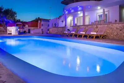 Image de Villa Linda Tsambika Afandou avec piscine, barbecue, vue sur la montagne près de la plage
