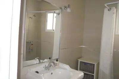 Image de Plancher Spacieux Avec CAPACITÉ Pour 7 Personnes, ENTIÈREMENT ÉQUIPÉ