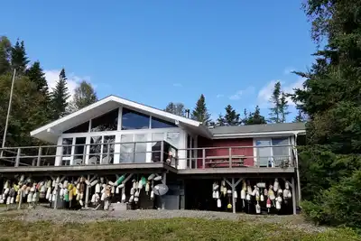 Image de Propriété de détente face à l'océan avec vue pittoresque sur le port