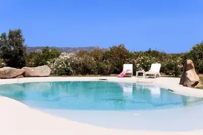 Image de San Pantaleo - Maison de campagne et piscine
