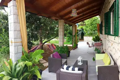 Oasis en plein air -appartement, près du centre de Hvar