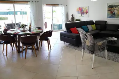 Image de Grand appt familial de standing - piscine, garage, climatisation et WiFi rapide