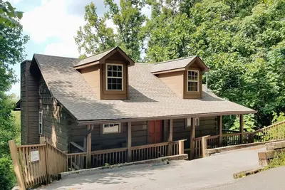 Image de Smoky Mountain Top Cabin, bain à remous, à 10 minutes de Gatlinburg ou de Pigeon Forge