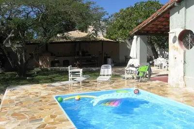 Image de Maison entourée porche, 4 chambres, piscine, barbecue et terrain de volley