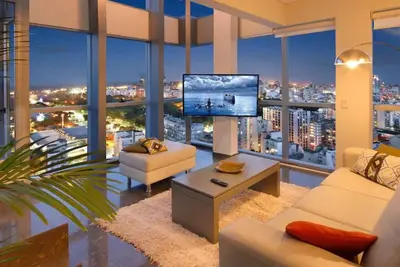 Spectaculaire Penthouse de 2 chambres avec vue sur la rivière et le lever du soleil