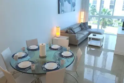 Bay16 Beachfront 2 Condo-Hotel chambre et parking