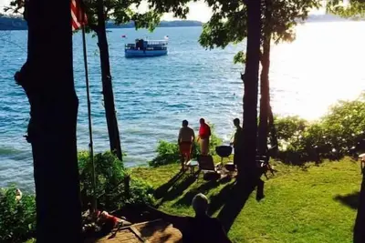 Image de Maison confortable nichée sur le lac Skaneateles, Finger Lakes of Central Ny