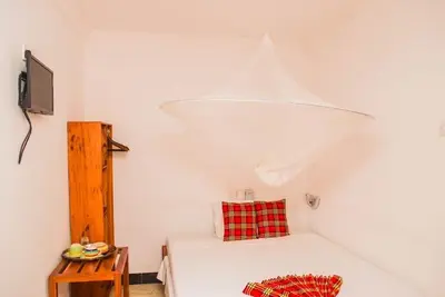 Image de Doté d'une connexion Wi-Fi gratuite, Rooftop Cafe, à proximité du terminal ferry et des attractions de la ville 5