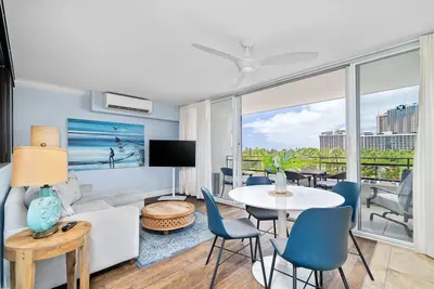 Image de Coeur de Waikiki avec vue partielle sur l'océan! Feu d'artifice du vendredi soir! Washlet!