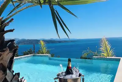 Image de Villa Bay View avec vue imprenable sur la mer sur la cĂ´te est de Corfou