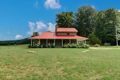 Image de Amazing Riverside Home sur la rivière Jackson à seulement 10 minutes de Warm Springs!