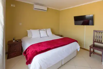 Image de Appartement de 2 chambres entièrement meublé et sécurisé, très proche du centre commercial.