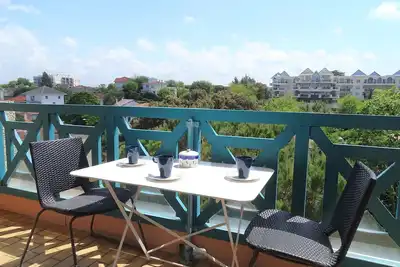 Image de T2 rénové 4 pers. en 1ère ligne, accès direct plage