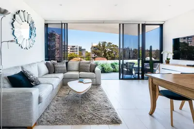Image de Luxe Bondi Living avec vue sur le port