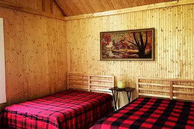 Image de Colonie de chalets saisonniers avec piscine extérieure