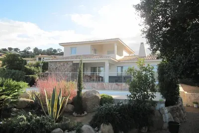 Image de Villa neuve de très bon standing avec piscine à proximité d'une très belle plage