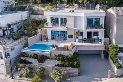 Image de ctdv288-villa de luxe avec piscine, 8 + 2 personnes, directement en bord de mer