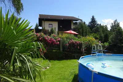 Image de Situation calme, l'expérience avec des vues magnifiques sur les montagnes, le printemps!