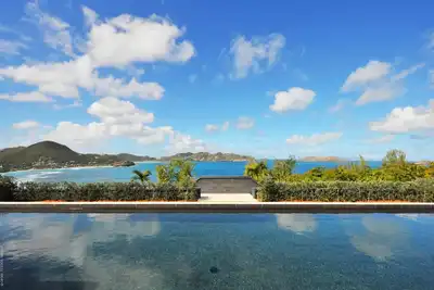 Image de Deux piscines chauffées - une de 62 pieds de long, petit déjeuner continental tous les jours, location de voiture incluse