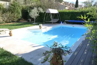 Image de Jolie maison au calme dans un cadre de verdure avec piscine