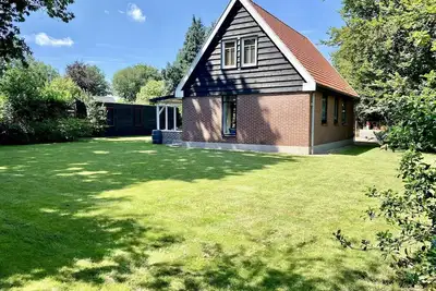 Image de Villa avec jardin de 1000 m, entourée de forêts et de la nature