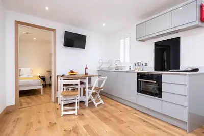 Image de Saule pleureur - Three Tuns Apartments, Pettistree