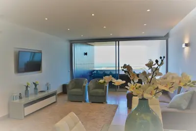 Image de Appartement de luxe avec vue sur la mer, à pied de la plage, des piscines, de la salle de sport et du sauna