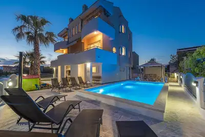 Image de Villa Antonella avec piscine privée près de la plage de sable