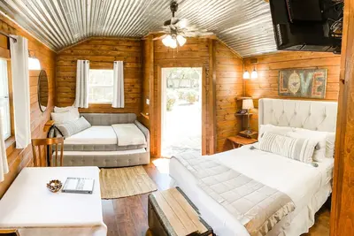 Image de Tiny House # 1 @Gathering Oaks Retreat