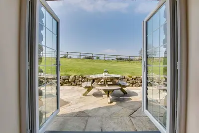 Image de Llys Bach - Trois Chambres Maison, Couchages 6