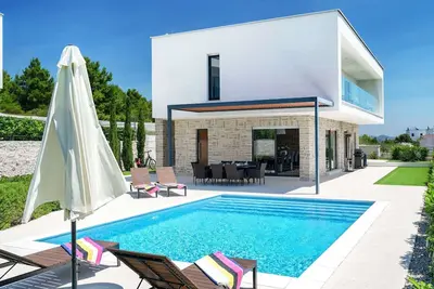 Image de Villa Carrera - villa moderne pour 10 personnes avec piscine et jacuzzi à proximité de la plage