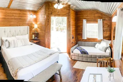 Image de Tiny House # 2 @Gathering Oaks Retreat