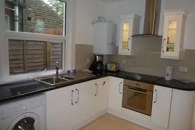Image de Maison avec 4 chambres, 3 salles de bain, 2 salons, 2 cuisines, jardin
