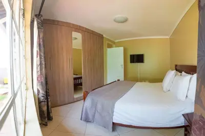 Image de Appartements entièrement meublés de 2 chambres dans la banlieue verdoyante de Harare.