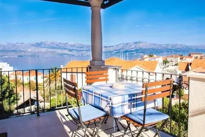Appartement d'une chambre avec la terrasse et la vue sur le mer Postira, Brac (A-17323-b)